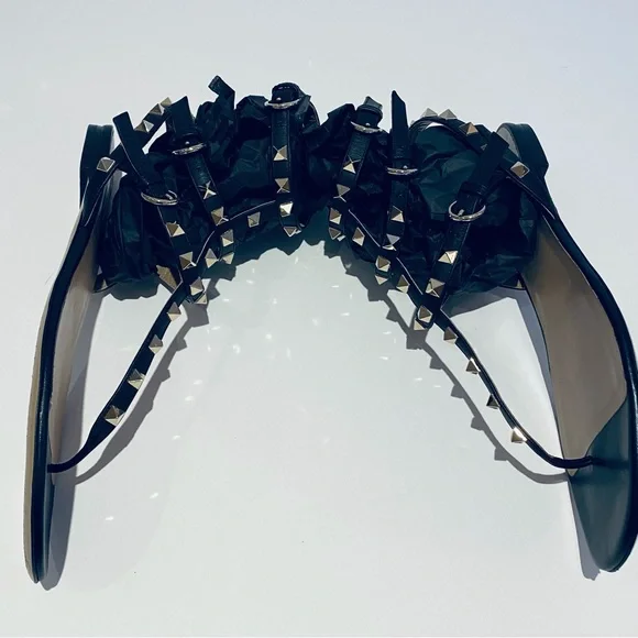 VALENTINO GARAVANI ROCKSTUD BLACK FLAT THONG SANDALS. - Picture 9 of 16